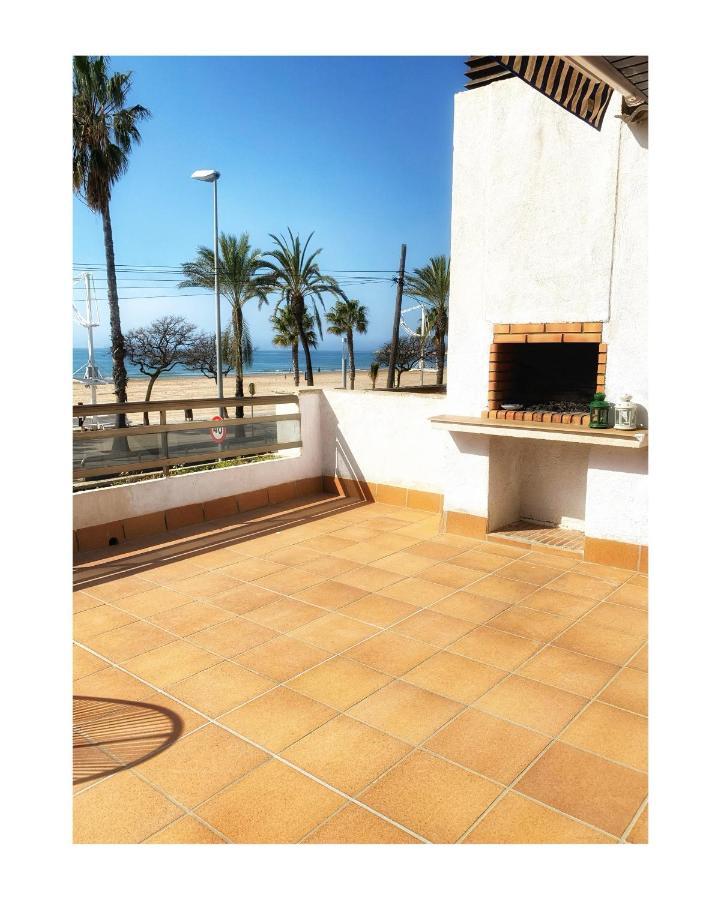 Beach House Cambrils Apartamento En Primera Linea De Playa Екстериор снимка